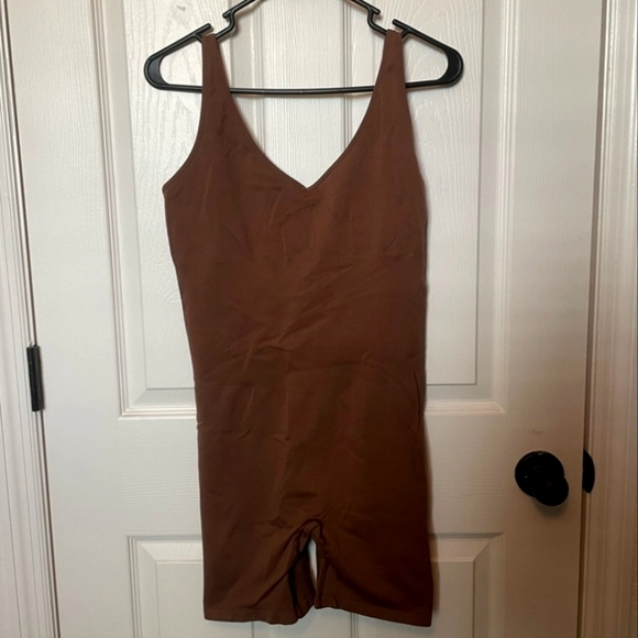 VS PINK Brown Workout Romper Jumpsuit Playsuit - Picture 1 of 2